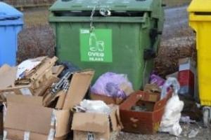 ÜVEGGYŰJTŐ SZIGET